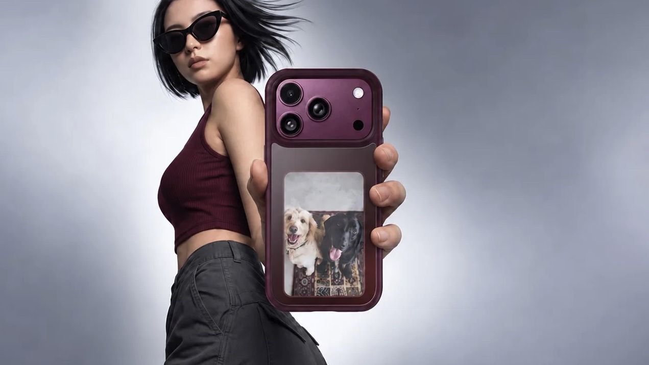 This new Ugreen case adds an E Ink screen to the back of your iPhone 18 Pro — but it’s no match for my Xteink X4 Pro