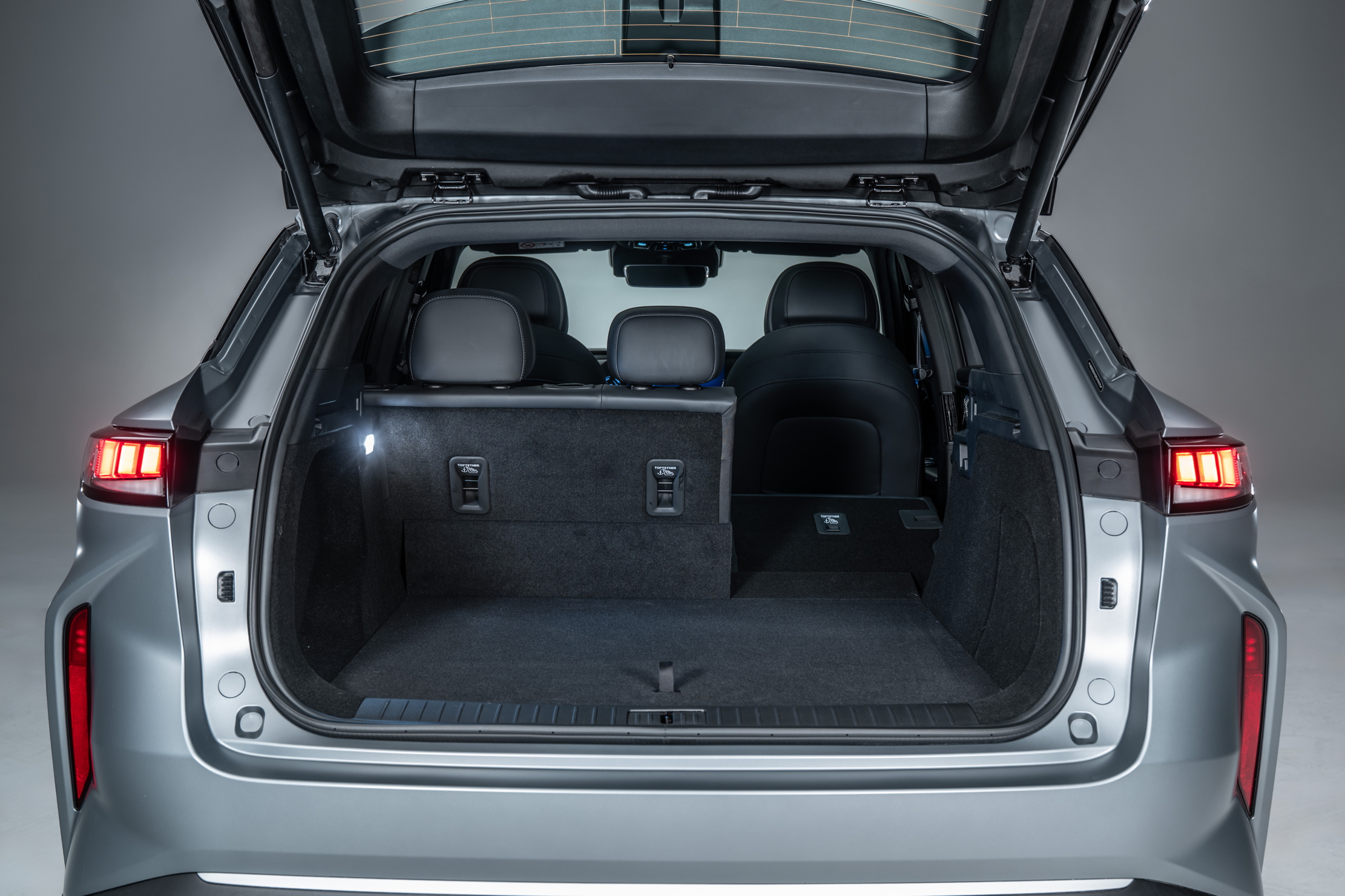 Images of the Omoda 9