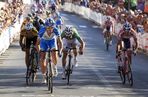 Enrico Battalgin (Colnago CSF-Inox) senses that he has the Coppa Sabatini in the bag.