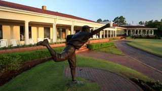 The Payne Stewart statue at Pinehurst No.2