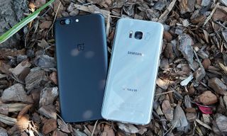 OnePlus 5 (left) and Samsung Galaxy S8 (right)