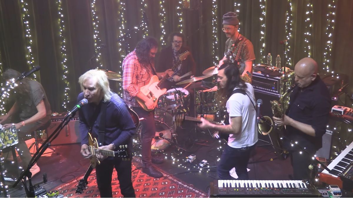 Joe Walsh with The War on Drugs