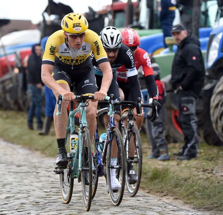 Sep Vanmarcke (Lotto NL - Jumbo) leads Tom Boonen (Etixx QuickStep)
