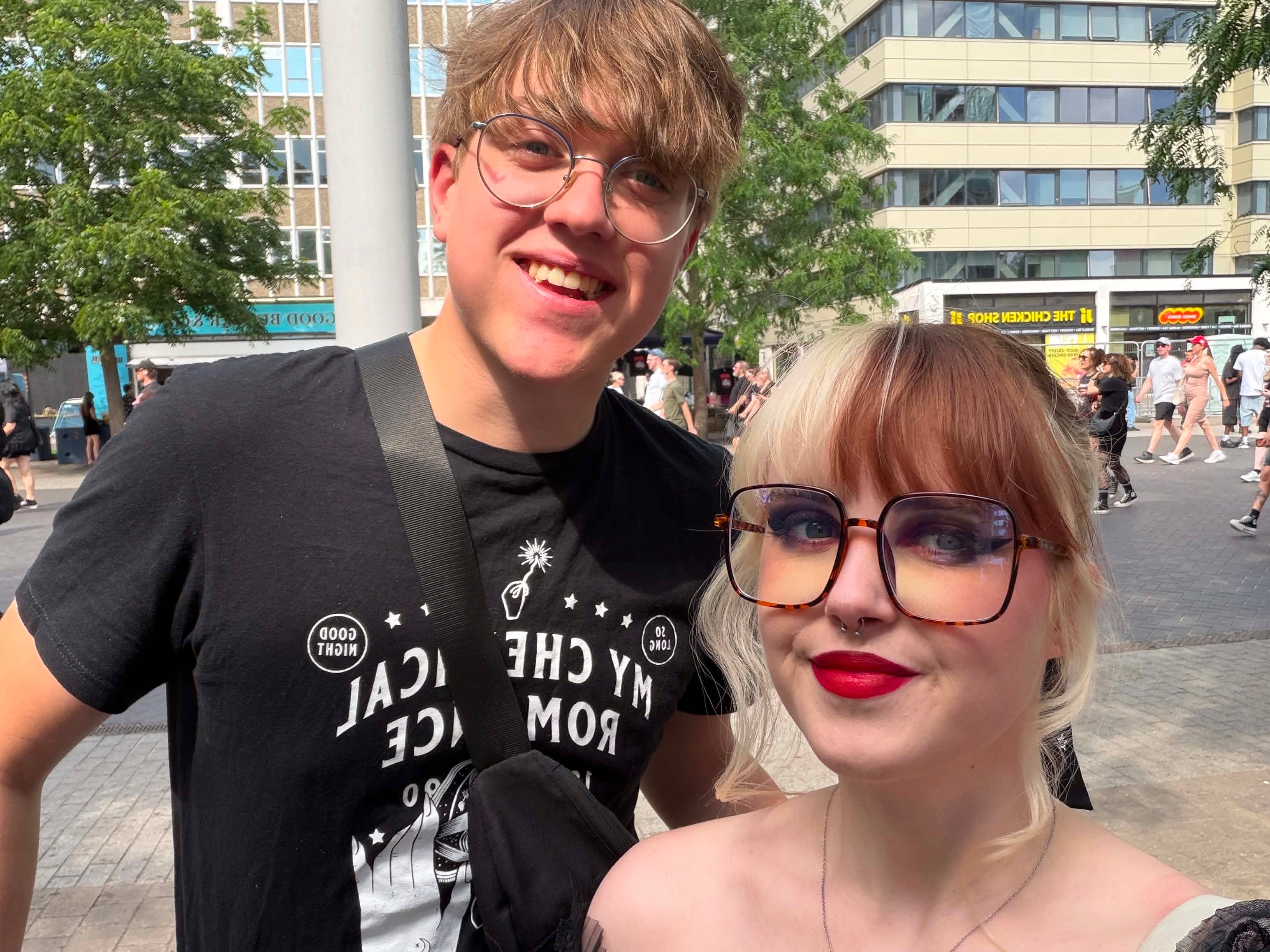 an image of Ellie and her boyfriend at the My Chemical Romance concert