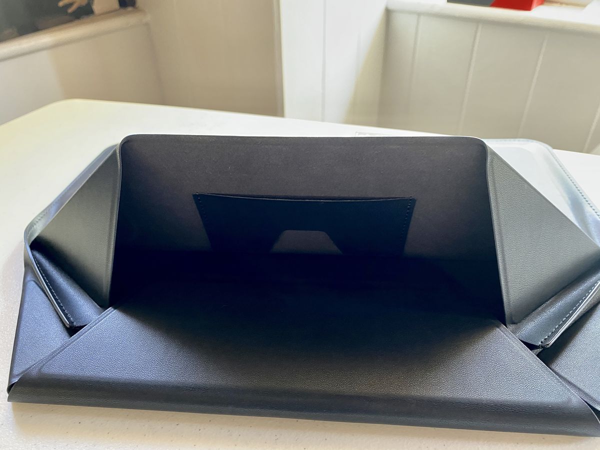 Moft Carry Sleeve Stand 25 Degree Back