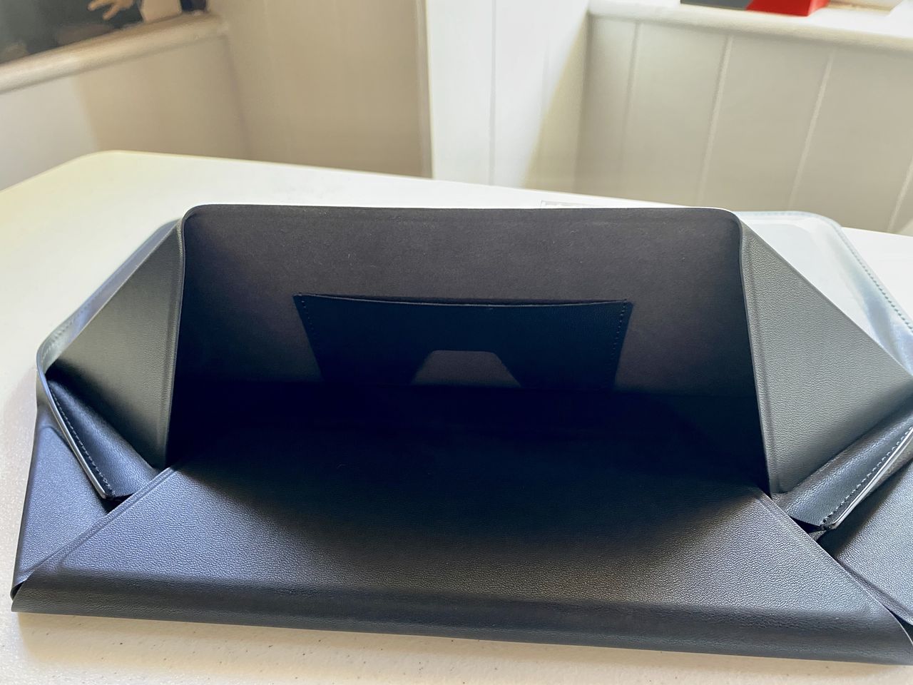 Moft Carry Sleeve Stand 25 Degree Back