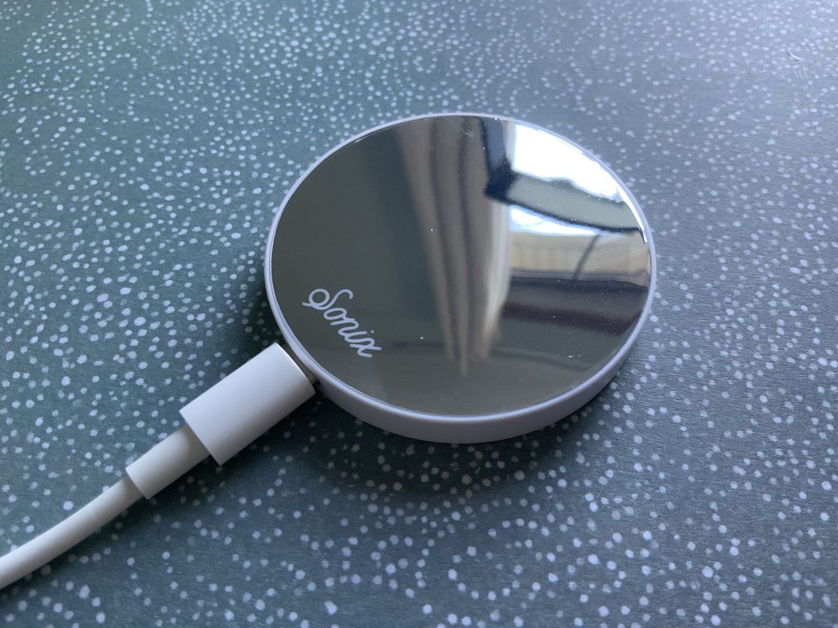 Sonix Magnetic Link Wireless Charger Lifestyle