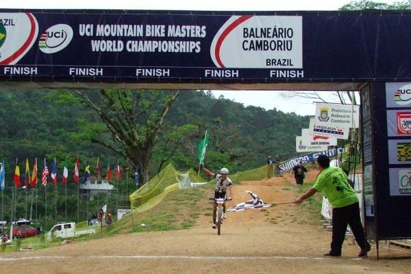 Brazil's own Abra&atilde;o Azevedo on his way to taking silver in the men's 40-44 group
