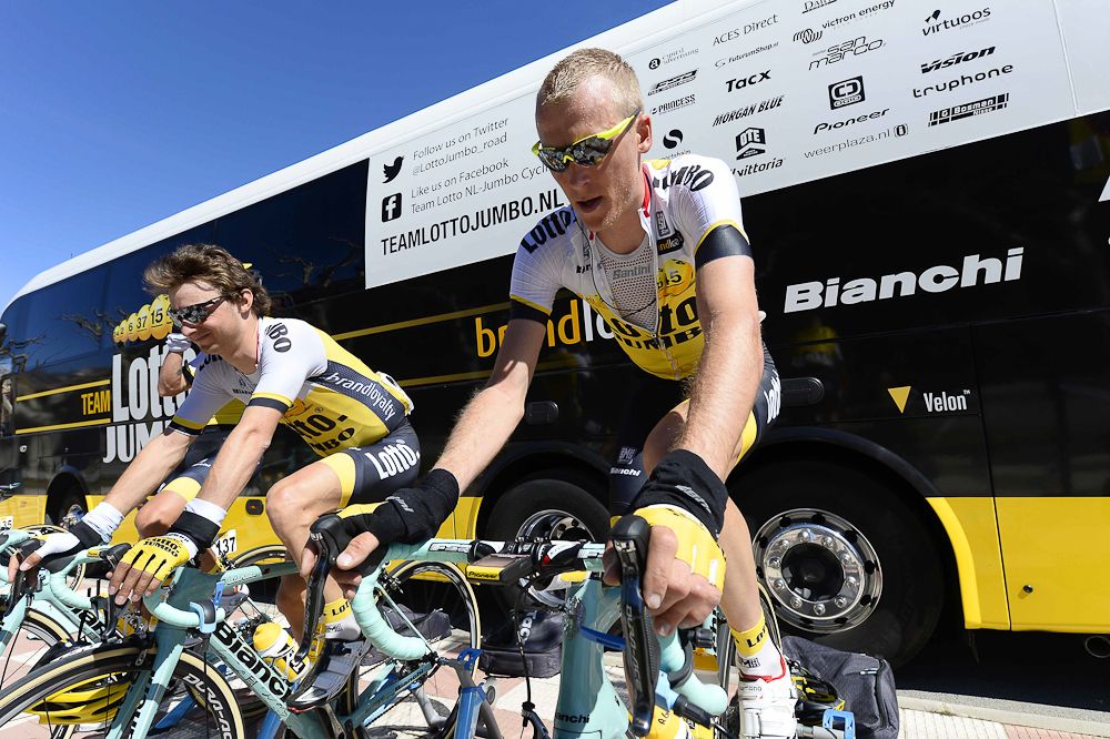 Robert Gesink warms up before the start of stage 4 at Volta a Catalunya