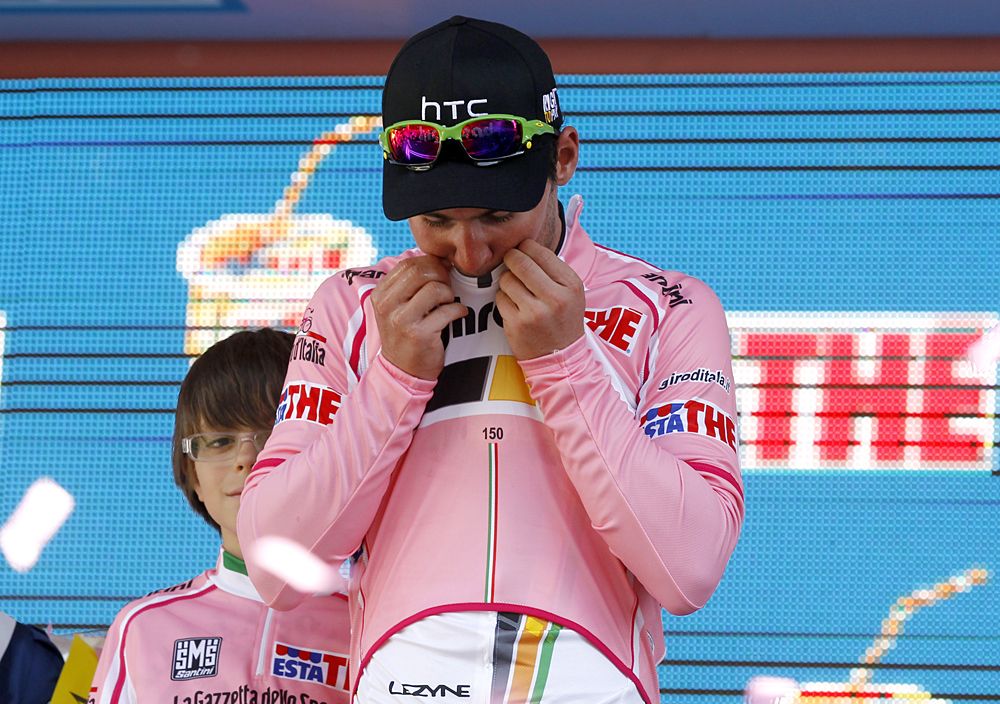 Mark Cavendish took the pink jersey on stage 2 of the 2011 Giro d'Italia
