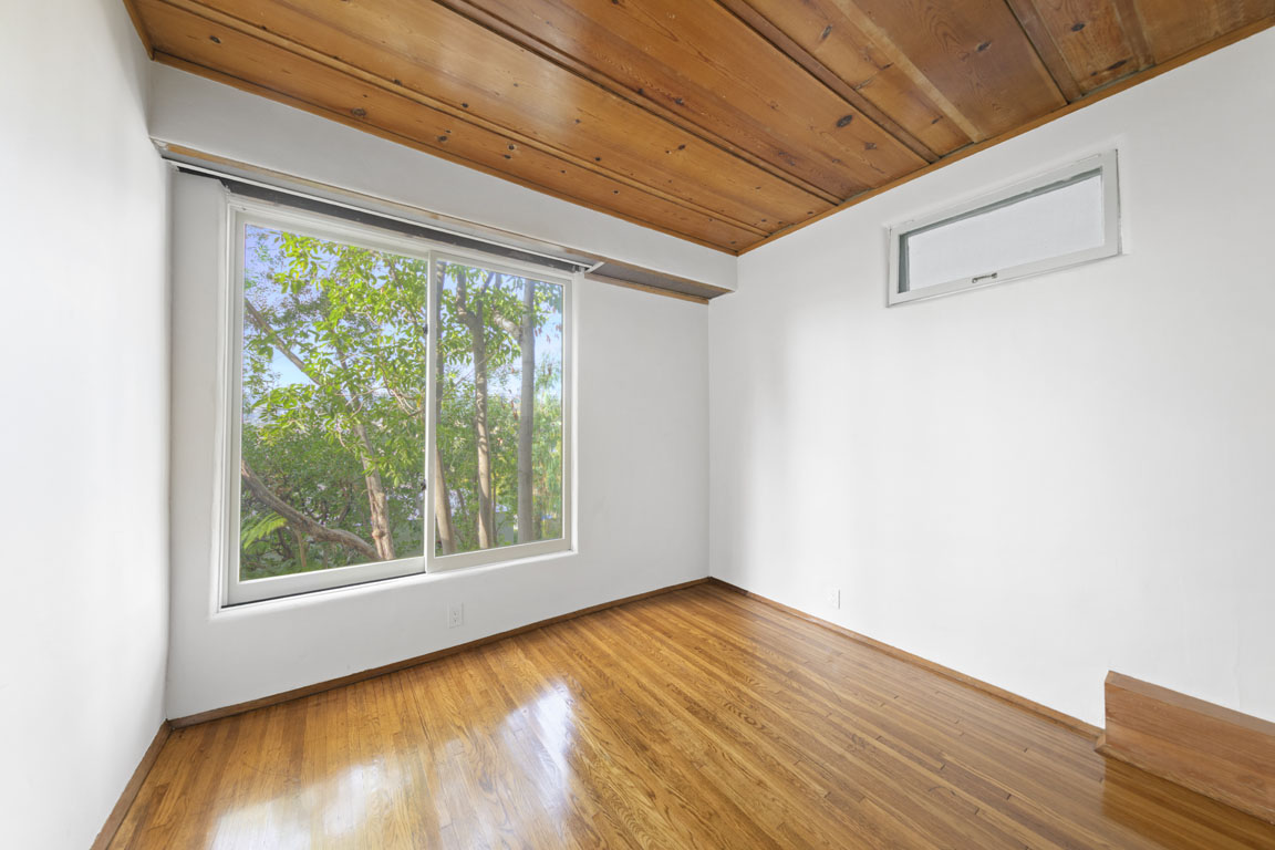 Schindler Manola Court Apartment 