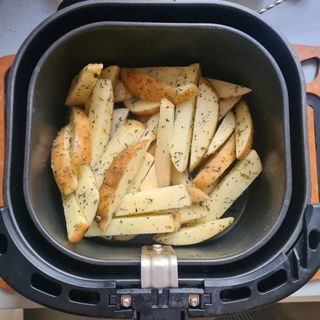 Philips Essential Air Fryer basket with unpeeled potato chips