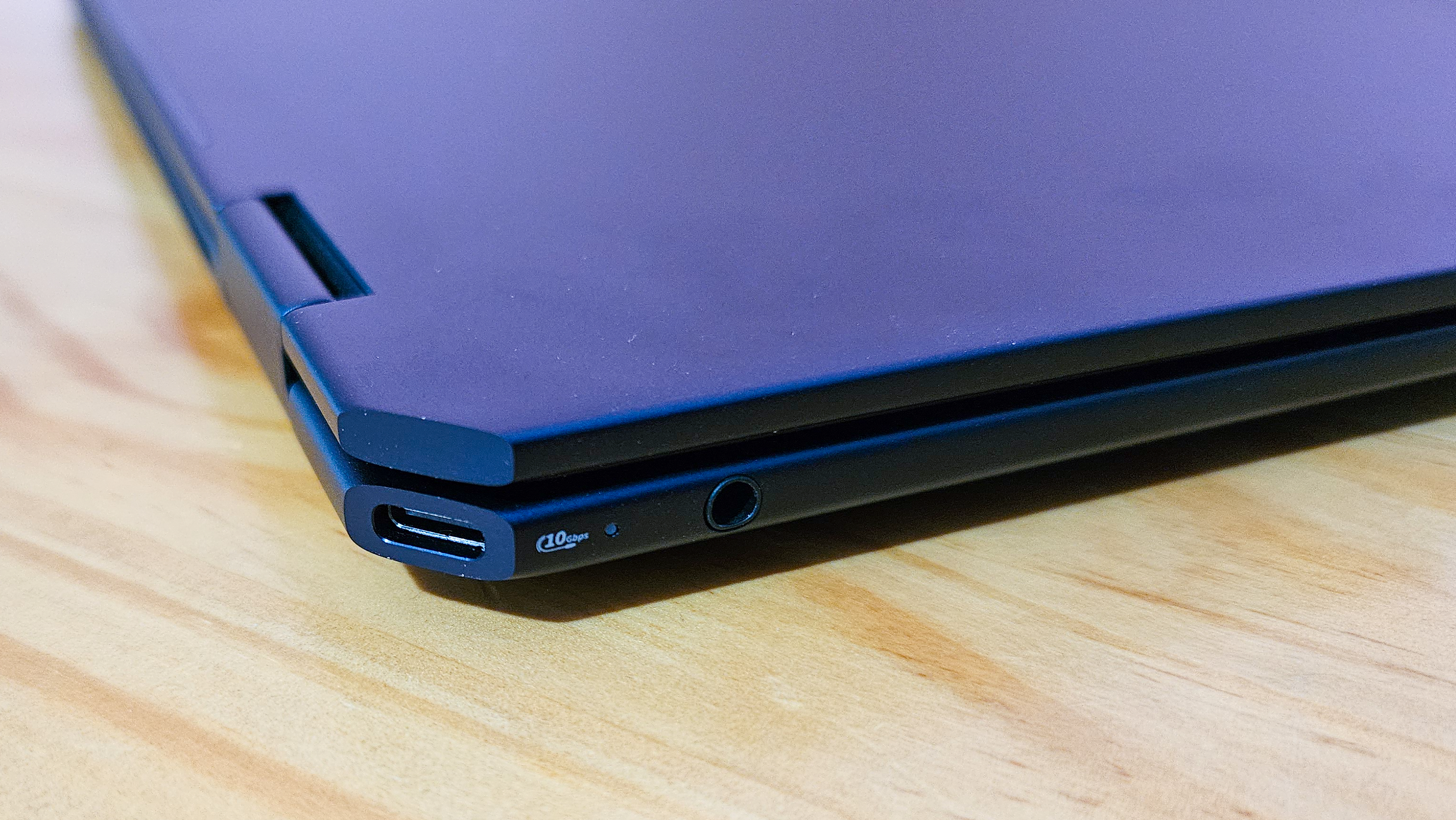 HP Omnibook Ultra 14 corner.