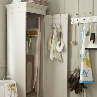 utility room with cupboard and wall hanger