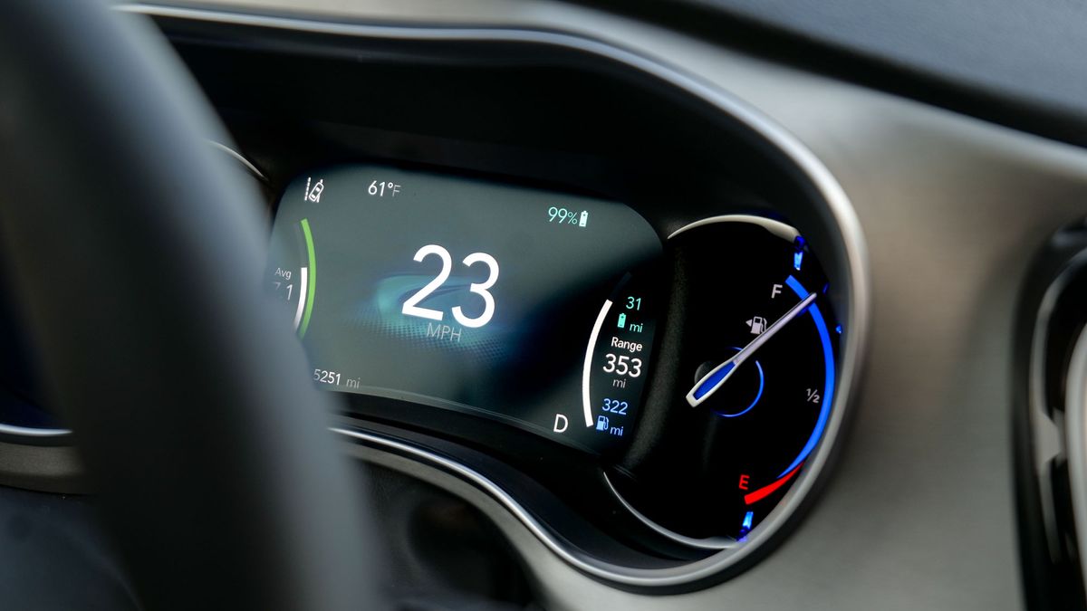 2024 Chrysler Pacifica Hybrid Pinnacle review.