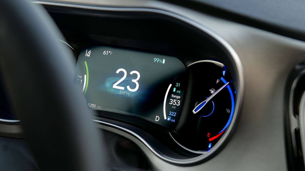 2024 Chrysler Pacifica Hybrid Pinnacle review.
