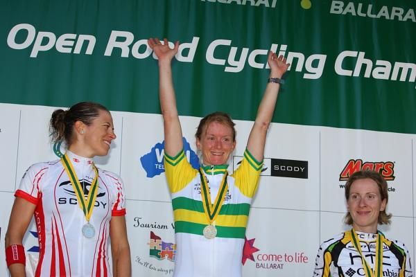 Ruth Corset (Team Tibco) salutes the crowd, with Bridie O'Donnell (VIC) (left) and Judith Arndt (Team Columbia-HTC) (right)