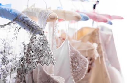 8. Brides, get thrifty with your dress