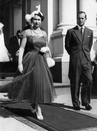 queen elizabeth best fashion 1954