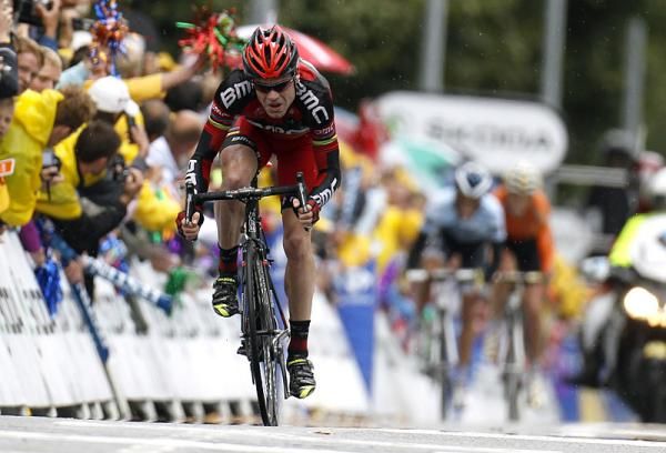 Cadel Evans (BMC) finishes alone in 11th place after dropping his fellow escapees Alberto Contador and Sammy Sanchez on the run-in to Gap.