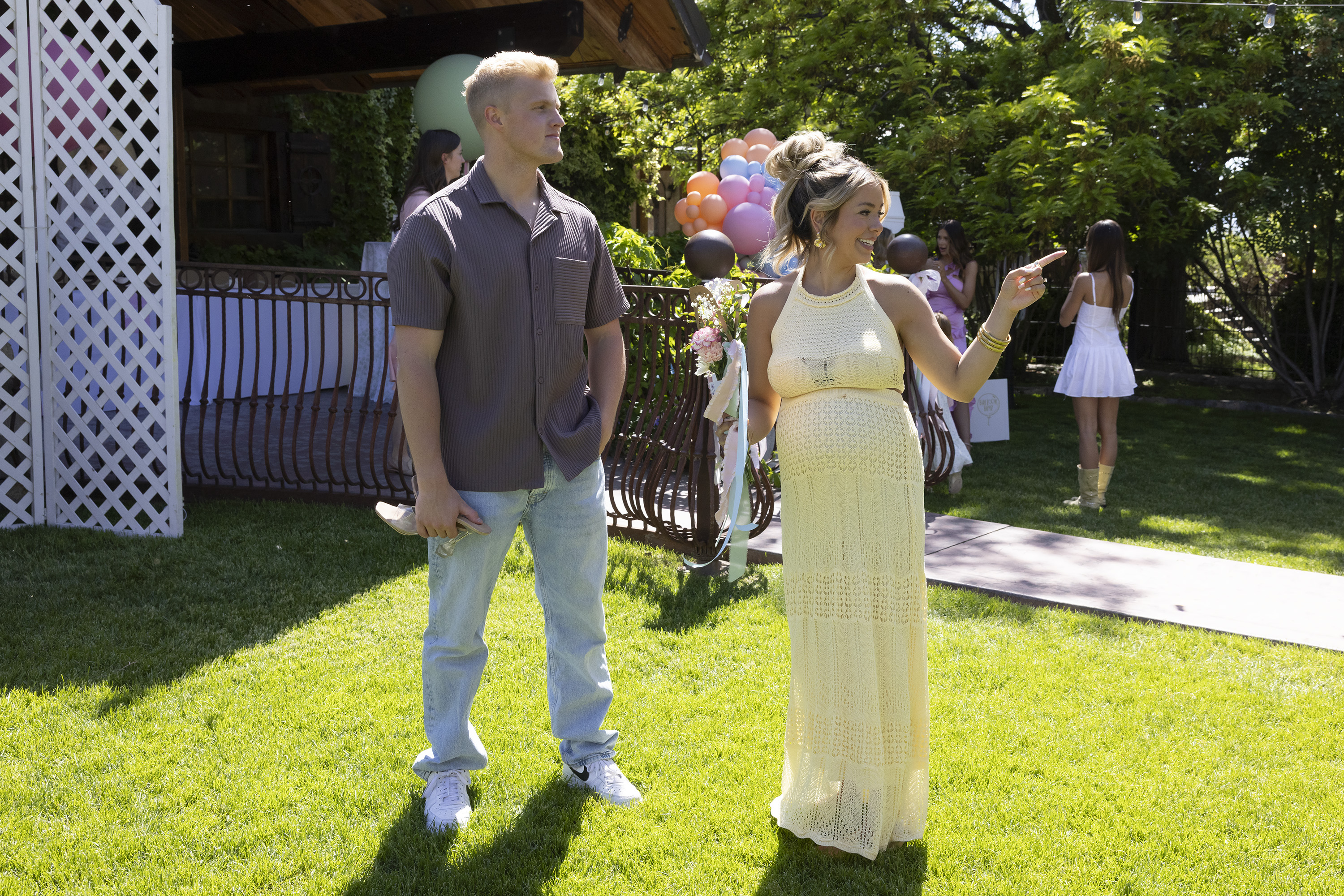 ZAC AFFLECK and JENNIFER AFFLECK walk over grass at a spring momtok event in the secret lives of mormon wives season 3