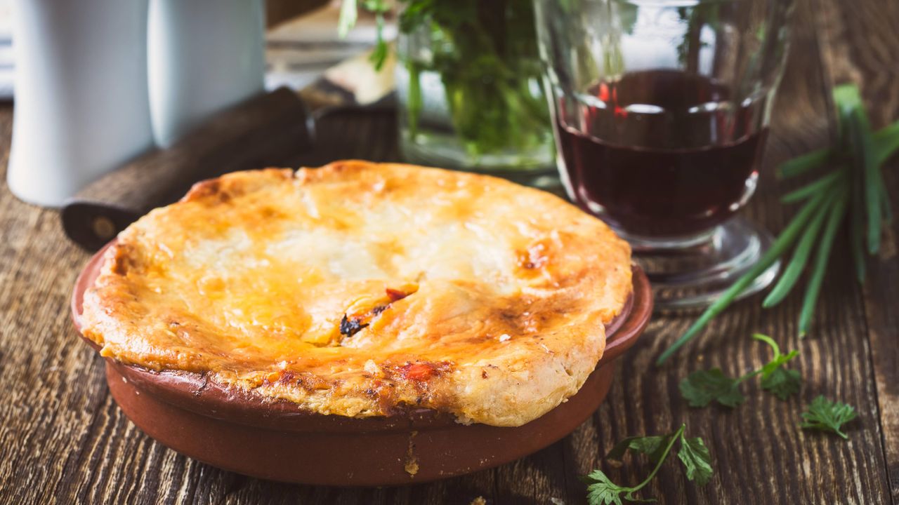 minced beef pie with puff pastry