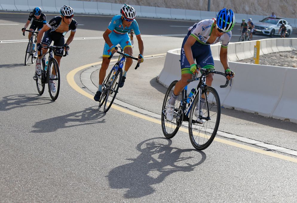 Esteban Chaves (Orica - GreenEdge) attacks Nibali
