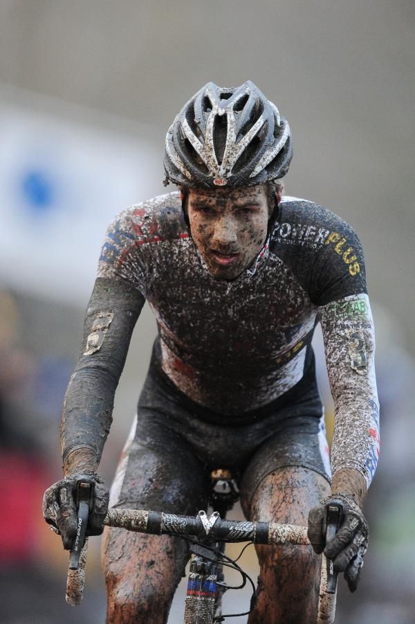 Niels Albert covered in mud