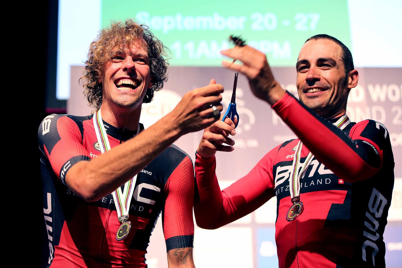 Manuel Quinziato holds aloft the lock of hair he cut from Daniel Oss