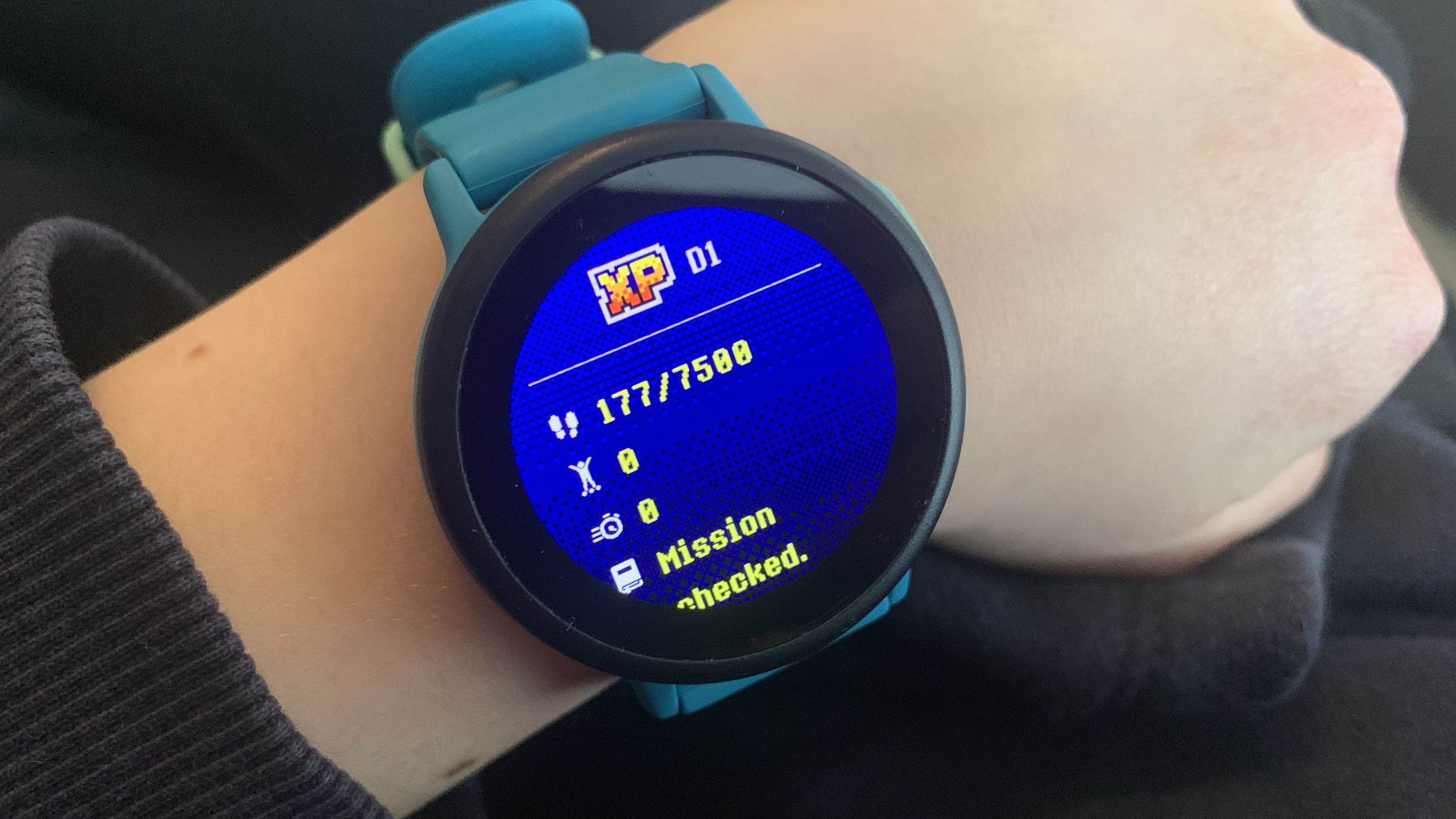 Mein Sohn im Teenageralter hat die Garmin Bounce 2 getestet, um herauszufinden, ob sie wirklich die beste Smartwatch für Kinder ist