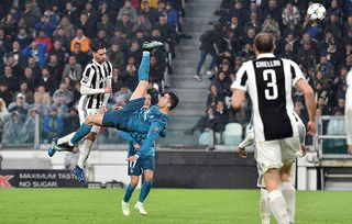 Cristiano Ronaldo overhead Juventus