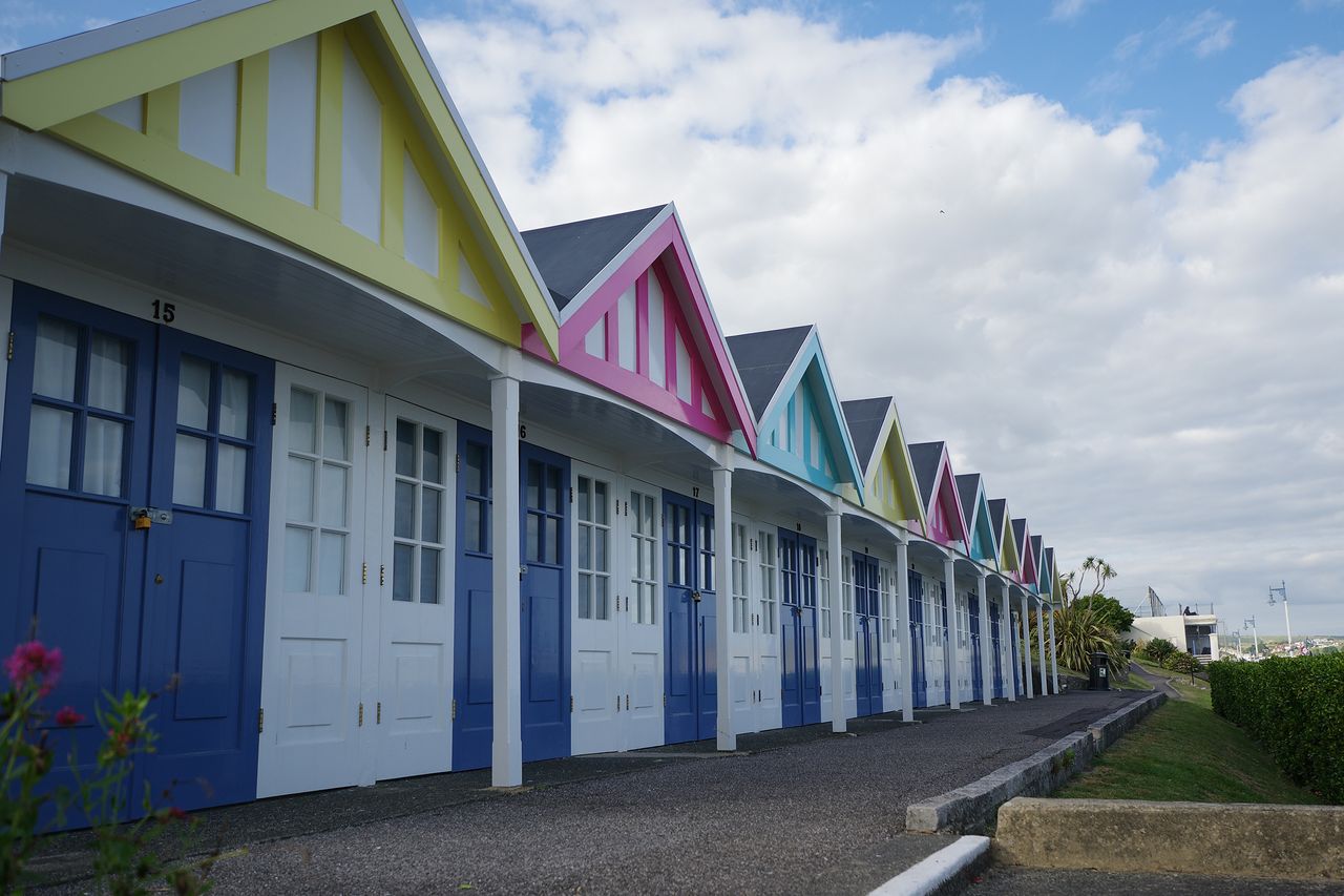 A shot of some beach huts taken with the Pentax K-3 III camera, f/2.8, 1/800, ISO 100