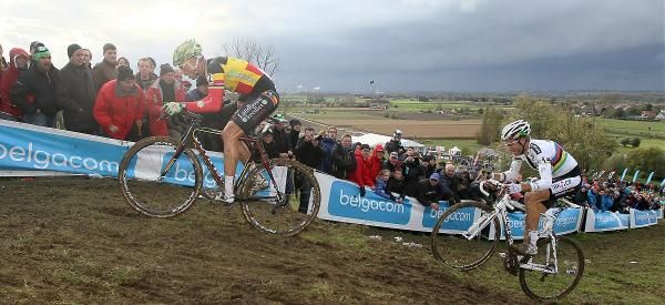 Sven Nys and Niels Albert duel for supremacy at the head of the race.