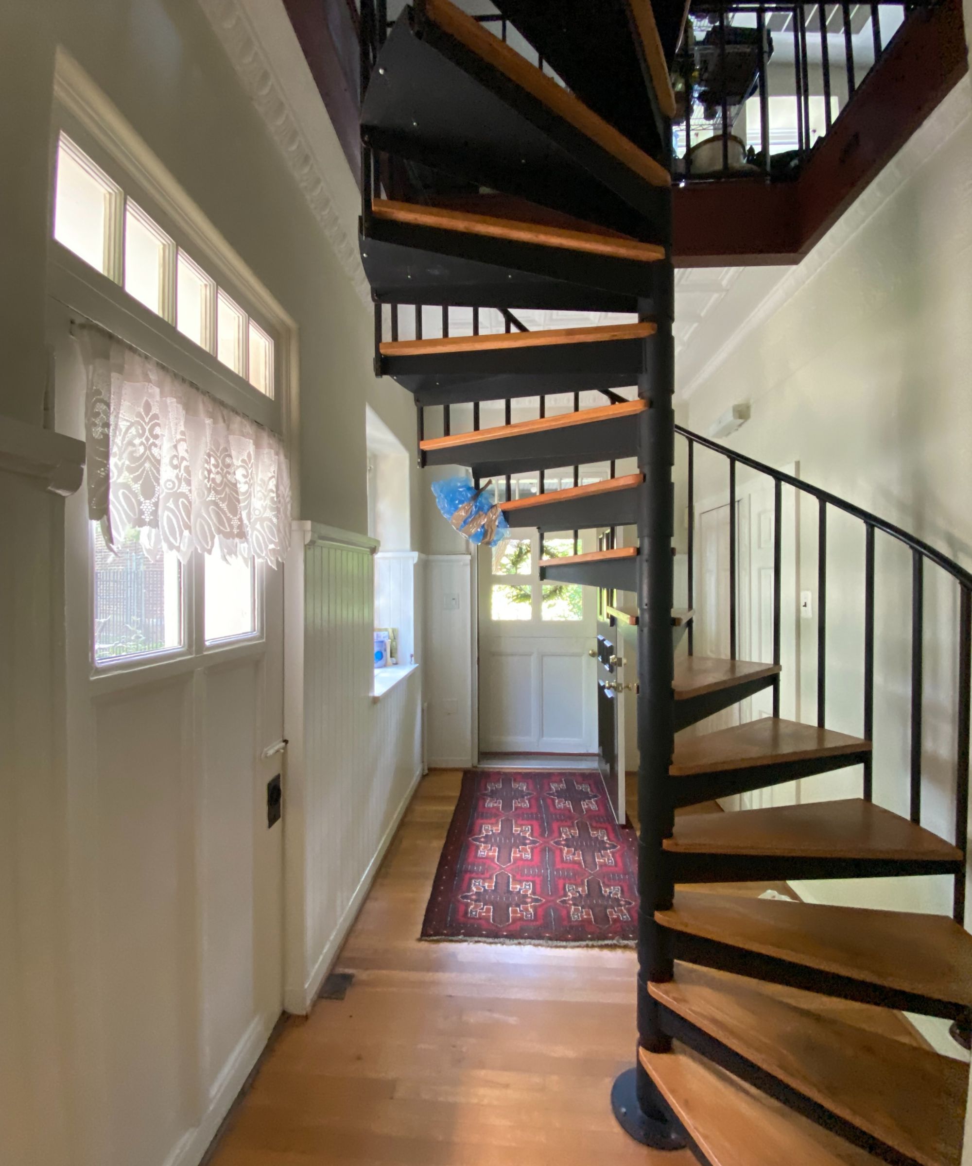Before picture of an entryway with a spiral staircase