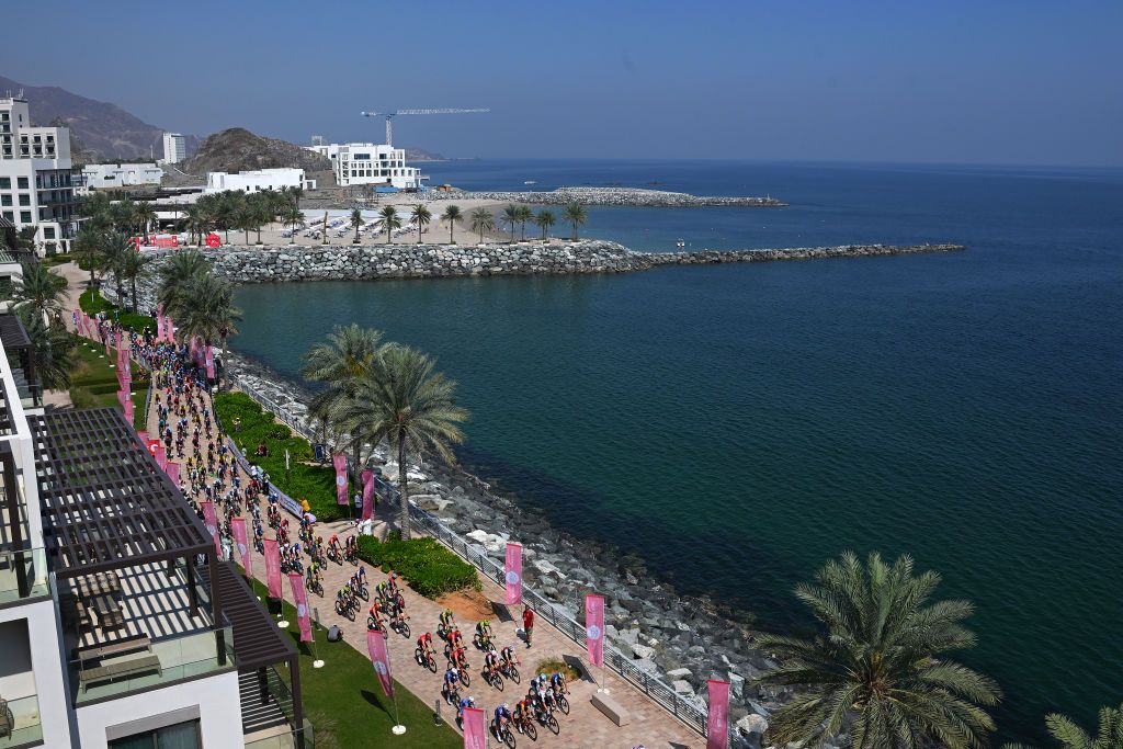 Peloton at the start of the UAE Tour 2024 stage 5