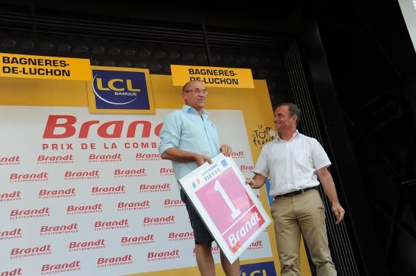 Laurent Fignon is commenting on the Tour for France Television in spite of his ongoing cancer treatment. He was presented with a special Combativity Prize by Bernard Hinault today