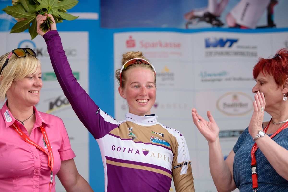 Alice Barnes (Great Britain) takes the lead in the youth competition at Th&uuml;ringen Rundfarht 2016 - Stage 3