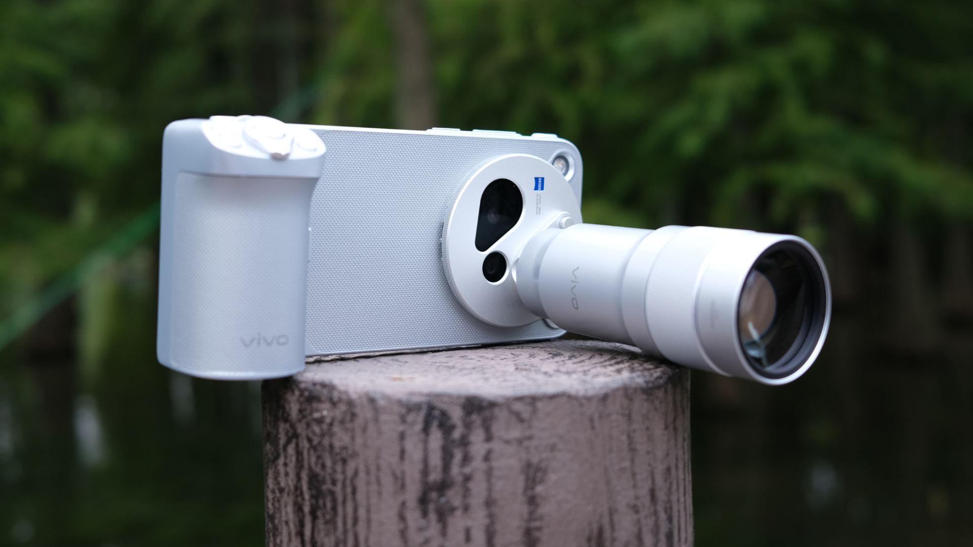 t3.com - Max Freeman-Mills - I used possibly the best smartphone camera system ever, and I didn't expect it to click like it did