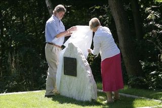 Mary and Denis Safe, Amy Gillett's parents unveil the memorial to their daughter at the accident site