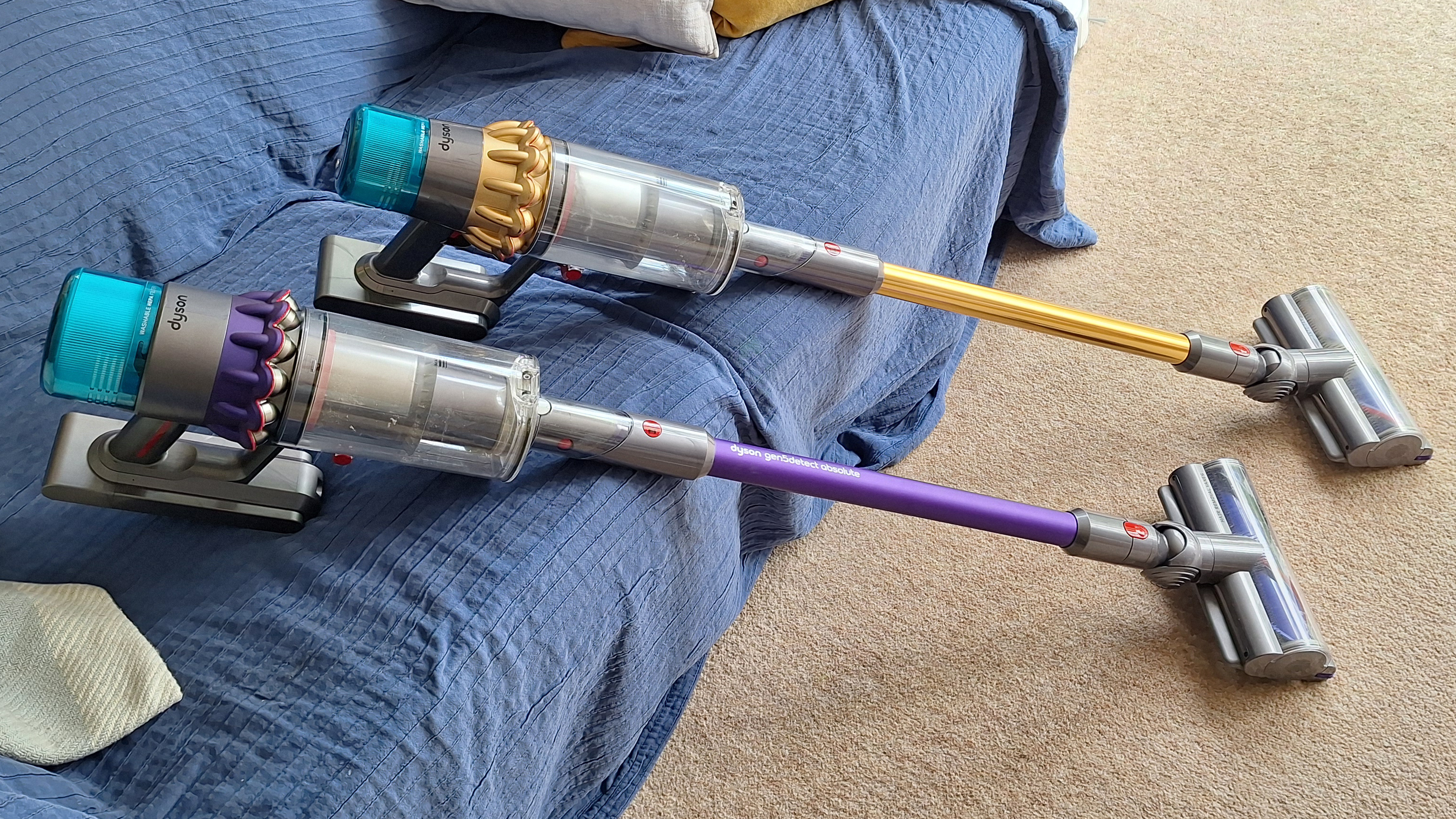 Dyson V15 Detect vs Gen5detect vacuum cleaners