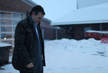 Ted Cruz walks alone in Iowa