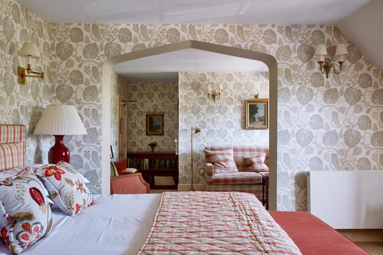 Gravetye bedroom papered in botanical-print wallpaper