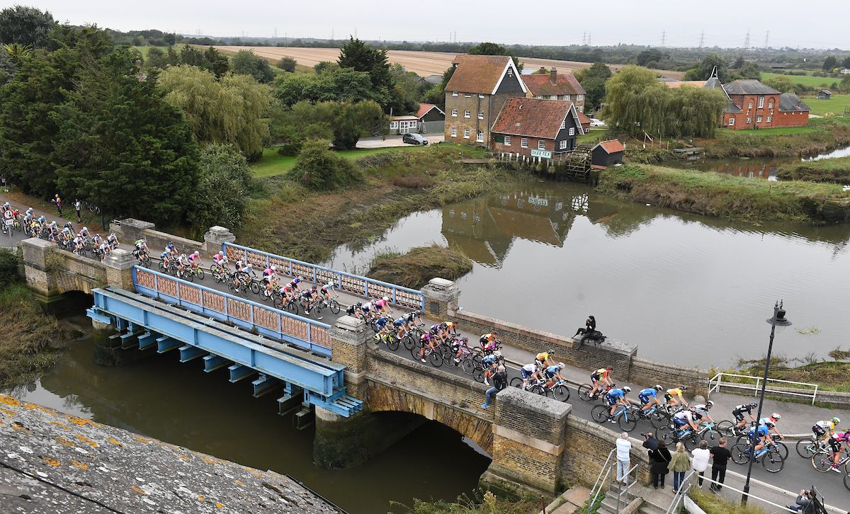 Picture by Simon Wilkinson/SWpix.com - 07/10/2021 - Cycling - AJ Bell Women's Tour of Britain - Stage Four: Shoeburyness to Clacton-on-Sea, England - The peloton going over the bridge in Battlesbridge, essex
