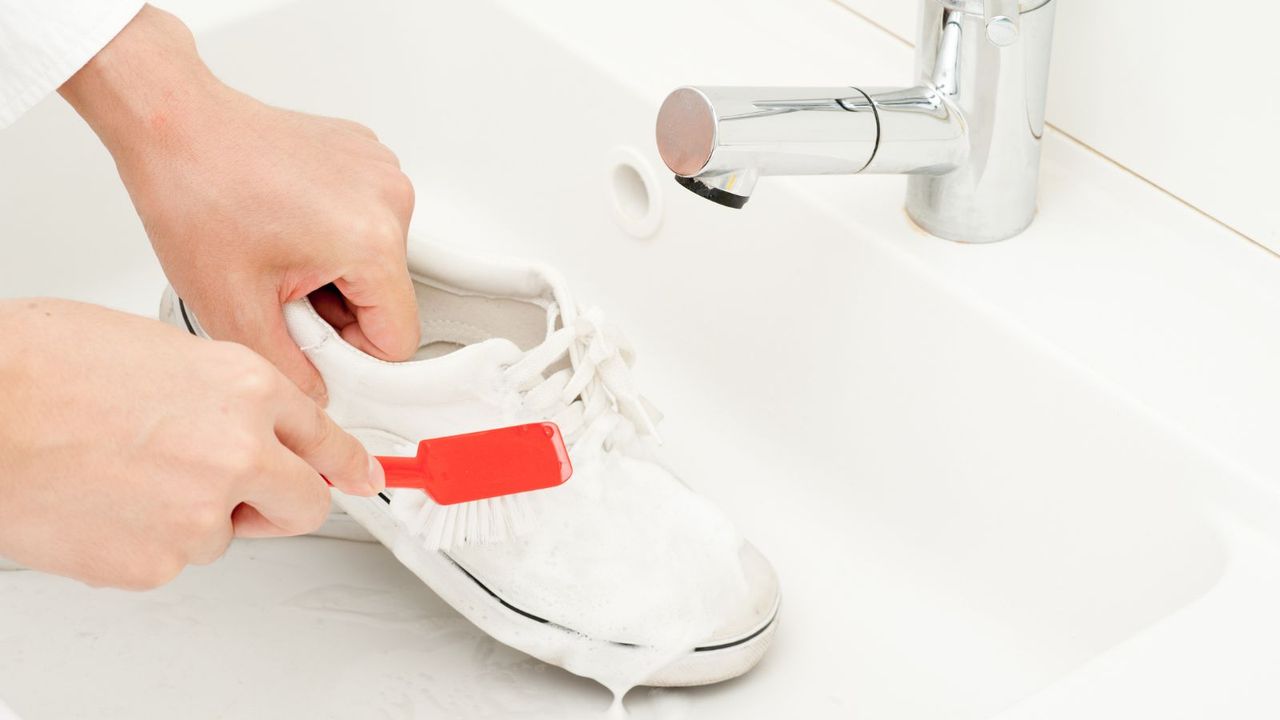 tooth brush style of cleaning white shoes