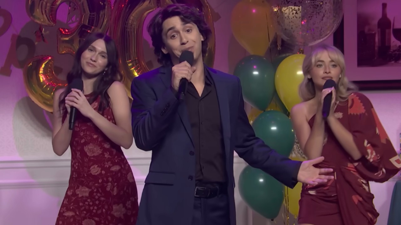 Domingo (Marcello Hernández) sings alongside Kelsey's friends (Sabrina Carpenter and Veronika Slowikowska) on Saturday Night Live.