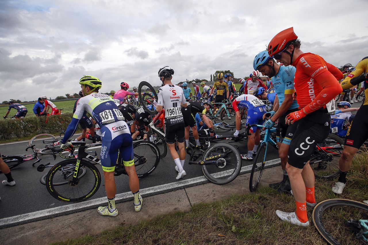 BinckBank Tour 2020 - 16th Edition - 1st stage Blankenberge - Ardooie 132,1 km - 29/09/2020 - Crash - Injury - Pieter Vanspeybrouck (BEL - Circus - Wanty Gobert) - Martin Salmon (GER - Team Sunweb) - photo Dion Kerckhoffs/CV/BettiniPhoto&Acirc;&copy;2020