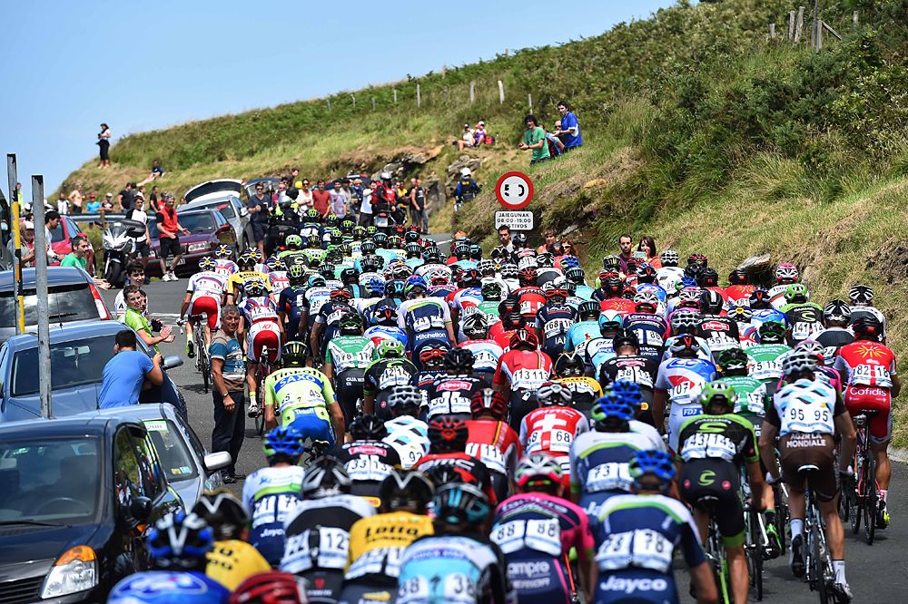The peloton racing the Clasica San Sebastian