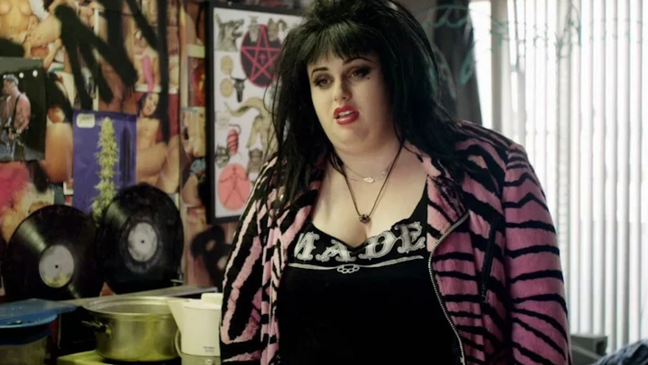 Rebel Wilson in small apartments