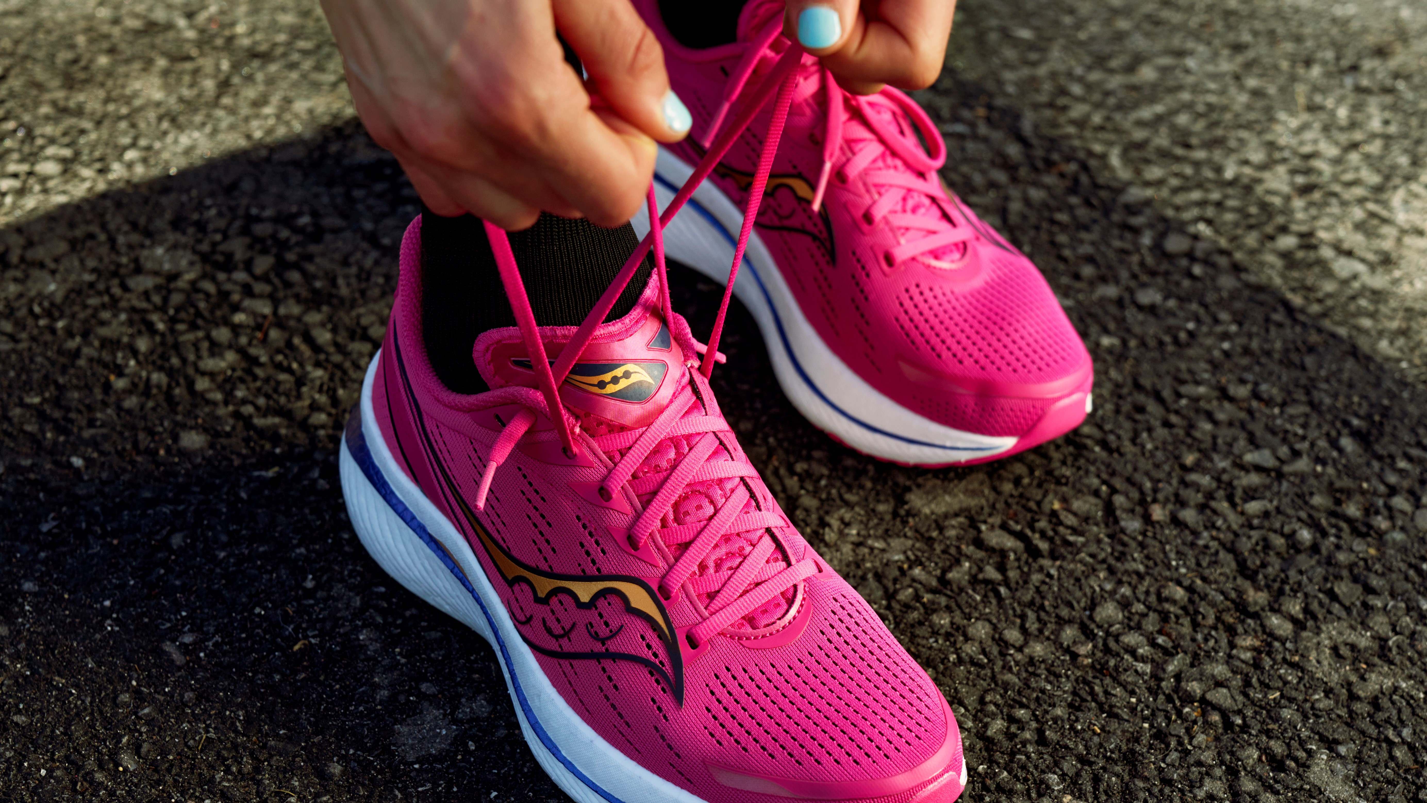 a picture of a runner tying the laces on the Saucony Endorphin Pro 3