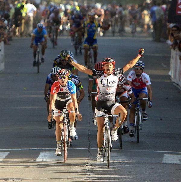 Cristopher Mansilla (Clos de Pirque &ndash; Trek) sprints to win stage 8